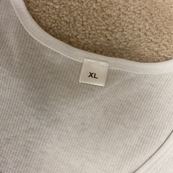 Set of two Gossip Girl shirts ❤️ - Picture 3 of 3